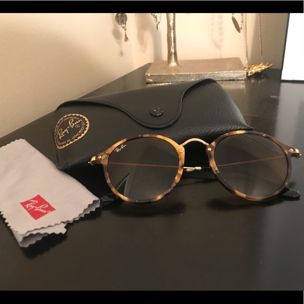 Ray Ban round fleck sunglasses